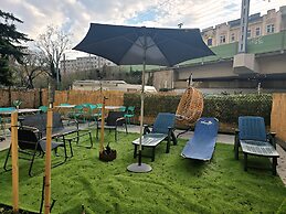 Cozy 4BR Apt Garden Close to Danube