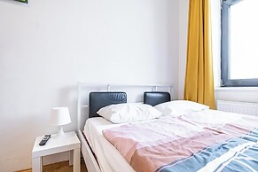 Cozy 4BR Apt Garden Close to Danube