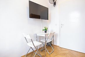 Cozy 4BR Apt Garden Close to Danube