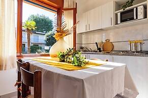 Bright Villa Flat With Shared Garden