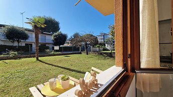Bright Villa Flat With Shared Garden