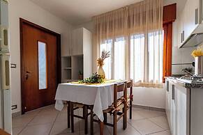 Bright Villa Flat With Shared Garden