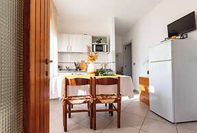 Bright Villa Flat With Shared Garden