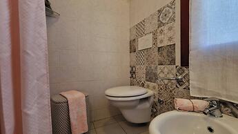 Bright Villa Flat With Shared Garden