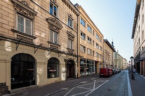 Retro Glamour by Upstairs