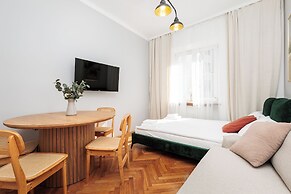 Retro Glamour by Upstairs