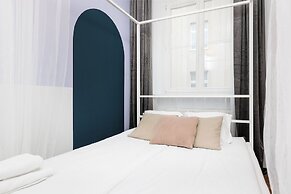 Retro Glamour by Upstairs