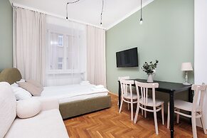 Retro Glamour by Upstairs