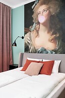 Retro Glamour by Upstairs