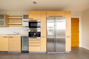 The Riverside Residence - 3bdr Flat With Balcony