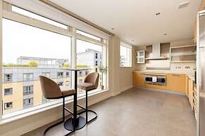 The Riverside Residence - 3bdr Flat With Balcony