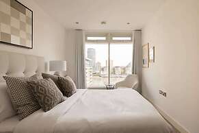 The Riverside Residence - 3bdr Flat With Balcony
