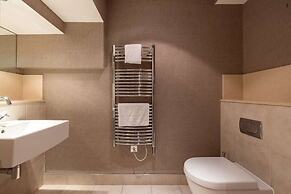 The Riverside Residence - 3bdr Flat With Balcony