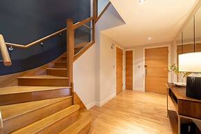 The Riverside Residence - 3bdr Flat With Balcony