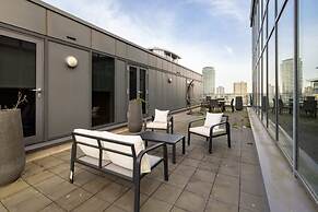 The Riverside Residence - 3bdr Flat With Balcony