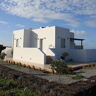 Assyr A - Santorini Cozy Retreat