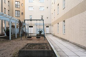 Modern 1BR Apartment with Balcony