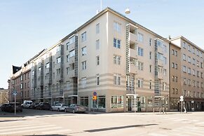 Modern 1BR Apartment with Balcony