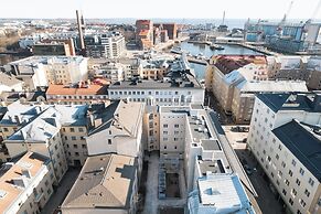 Modern 1BR Apartment with Balcony