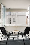 Modern 1BR Apartment with Balcony