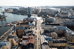 Modern 1BR Apartment with Balcony