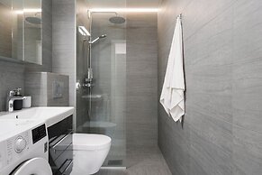 Modern 1BR Apartment with Balcony