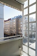 Modern 1BR Apartment with Balcony