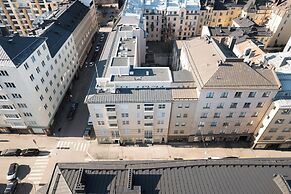 Modern 1BR Apartment with Balcony