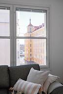 Modern 1BR Apartment with Balcony