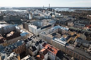 Modern 1BR Apartment with Balcony