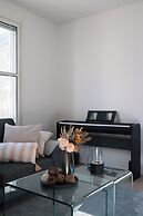 Modern 1BR Apartment with Balcony