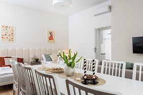 Modern  Apartments  by Upstairs