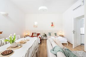 Modern  Apartments  by Upstairs