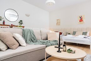 Modern  Apartments  by Upstairs