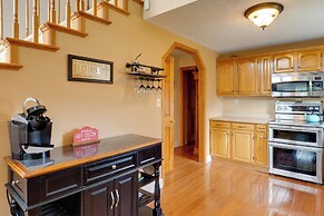 Game Room & On-site Pond: Laurelville Retreat!