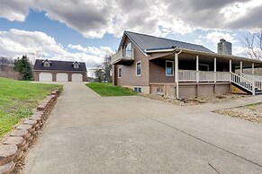 Game Room & On-site Pond: Laurelville Retreat!