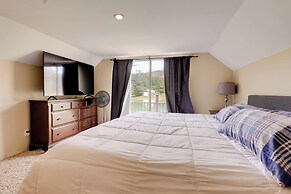 Game Room & On-site Pond: Laurelville Retreat!