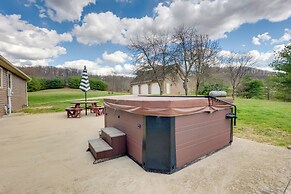 Game Room & On-site Pond: Laurelville Retreat!