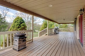 Game Room & On-site Pond: Laurelville Retreat!