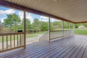 Game Room & On-site Pond: Laurelville Retreat!