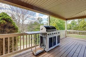 Game Room & On-site Pond: Laurelville Retreat!
