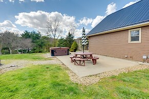 Game Room & On-site Pond: Laurelville Retreat!