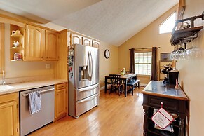 Game Room & On-site Pond: Laurelville Retreat!