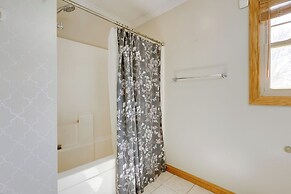 Game Room & On-site Pond: Laurelville Retreat!