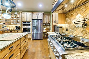 Deck, Smoker & Yard: Peaceful Gem in Pine Mountain