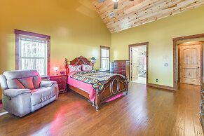 Deck, Smoker & Yard: Peaceful Gem in Pine Mountain