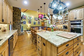 Deck, Smoker & Yard: Peaceful Gem in Pine Mountain