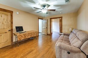 Deck, Smoker & Yard: Peaceful Gem in Pine Mountain