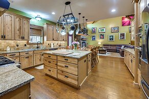 Deck, Smoker & Yard: Peaceful Gem in Pine Mountain