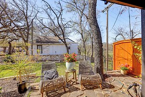 Creekside Cottage w/ Deck & Hot Tub in Belton